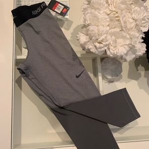 NWT Nike Pro Crop Pants
